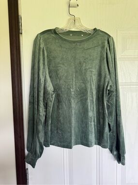 2 for $15 sale: 
Green velour puff shoulder sweatshirt